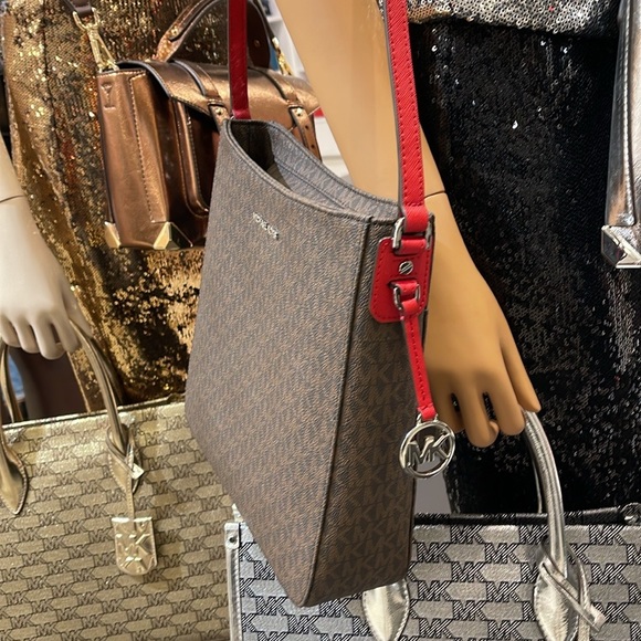 MICHAEL KORS 
Jet Set Travel Large Logo Messenger Bag
COLOR BRIGHT RED
NWT - Picture 5 of 16